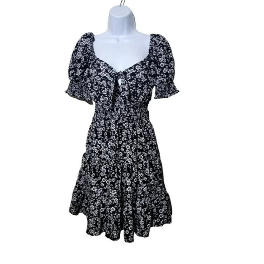 Dizzy Lizzy Dress M Black Floral Whimsigoth Keyhole Smocked Puff Sleeves Boho